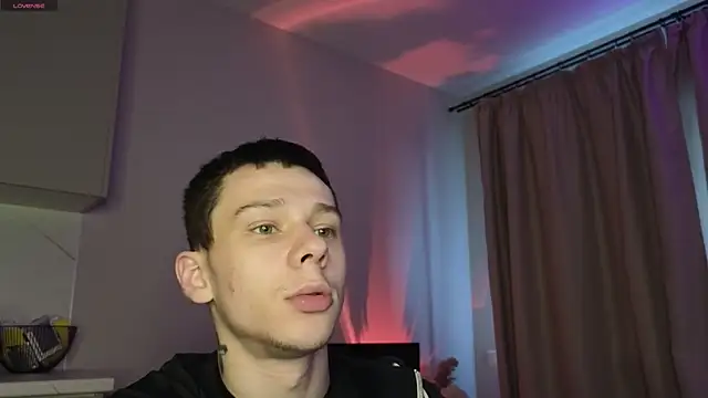 Snapshot of R1mmo__ chatting on October 27, 2025, 8:40 am R1mmo online show from October 27, 2025, 8:40 am