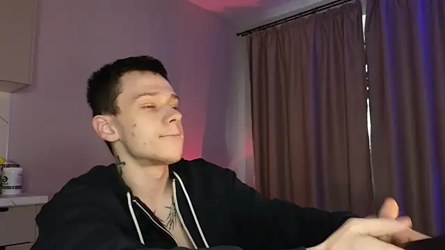 Snapshot of R1mmo__ chatting on October 30, 2025, 11:44 am R1mmo online show from October 30, 2025, 11:44 am