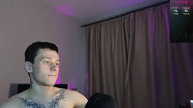 Snapshot of R1mmo__ chatting on November 6, 2025, 1:01 pm R1mmo online show from November 6, 2025, 1:01 pm