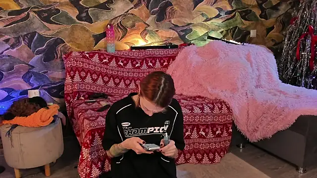 Snapshot of CrystalRey chatting on December 21, 2024, 4:41 am CrystalRey online show from December 21, 2024, 4:41 am