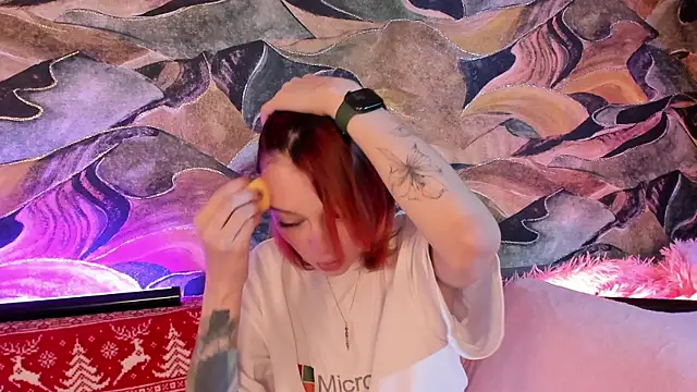 Snapshot of CrystalRey chatting on January 7, 2025, 5:12 am CrystalRey online show from January 7, 2025, 5:12 am