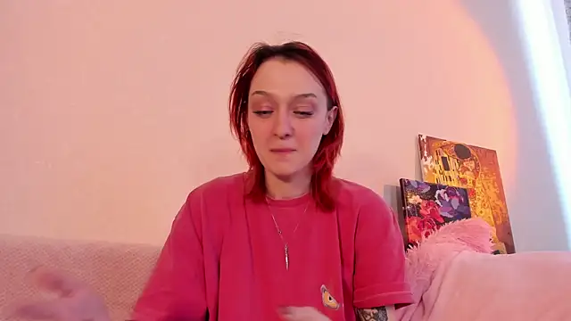 Snapshot of CrystalRey chatting on February 18, 2025, 7:32 am CrystalRey online show from February 18, 2025, 7:32 am