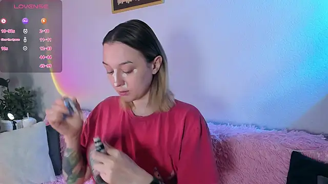 Snapshot of CrystalRey chatting on November 9, 2025, 6:44 am CrystalRey online show from November 9, 2025, 6:44 am