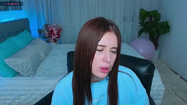 Milkissss online show from February 5, 2025, 8:04 pm