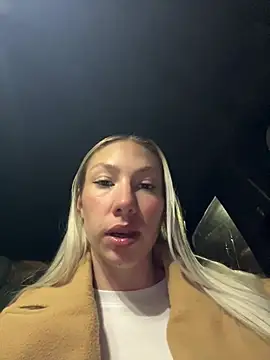 Snapshot of LuisaBecker chatting on February 13, 2025, 6:27 pm LuisaBecker online show from February 13, 2025, 6:27 pm