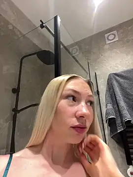 Snapshot of LuisaBecker chatting on March 6, 2025, 8:05 pm LuisaBecker online show from March 6, 2025, 8:05 pm