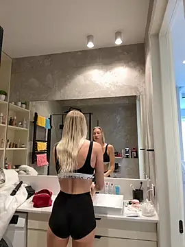 Snapshot of LuisaBecker chatting on September 9, 2025, 6:35 am LuisaBecker online show from September 9, 2025, 6:35 am