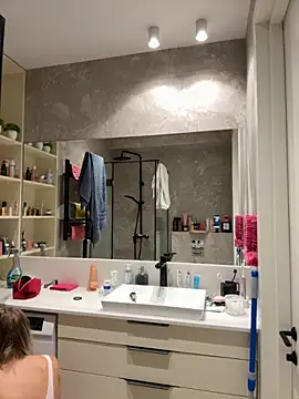 Snapshot of LuisaBecker chatting on September 12, 2025, 8:36 am LuisaBecker online show from September 12, 2025, 8:36 am