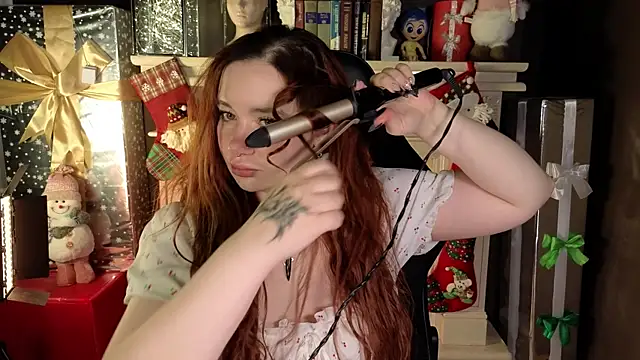 Snapshot of carolina_elf chatting on December 24, 2024, 5:27 am carolina elf online show from December 24, 2024, 5:27 am