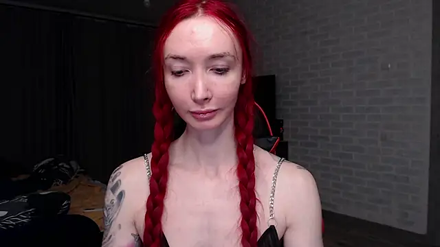 Roxy Silver online show from April 21, 2026, 1:42 am