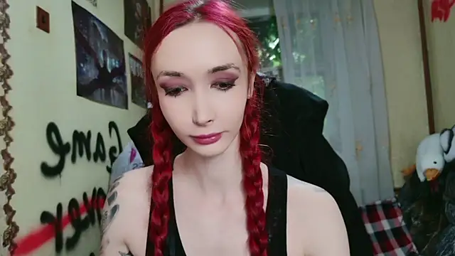 Snapshot of Roxy_Silver chatting on June 17, 2026, 2:18 pm Roxy Silver online show from June 17, 2026, 2:18 pm