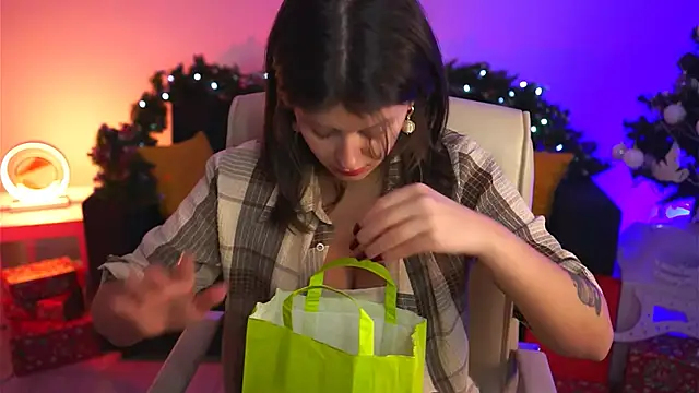 Snapshot of NicoleMun chatting on January 7, 2025, 1:14 pm NicoleMun online show from January 7, 2025, 1:14 pm