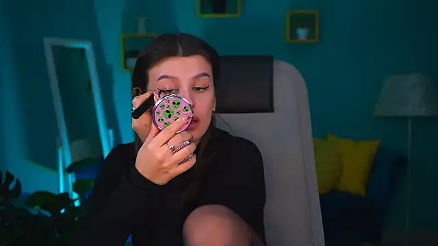 Snapshot of NicoleMun chatting on February 7, 2025, 5:07 pm NicoleMun online show from February 7, 2025, 5:07 pm