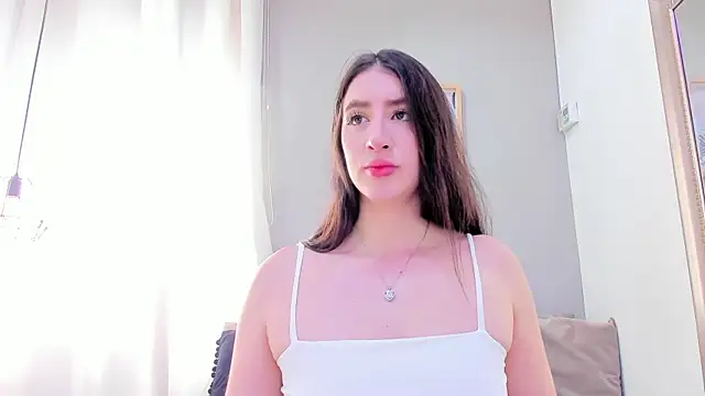  AlejaCruz  online show from November 5, 2025, 7:47 pm