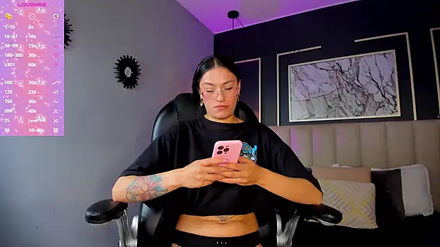 Snapshot of Lissy__Dream chatting on February 5, 2025, 10:01 pm Lissy Dream online show from February 5, 2025, 10:01 pm