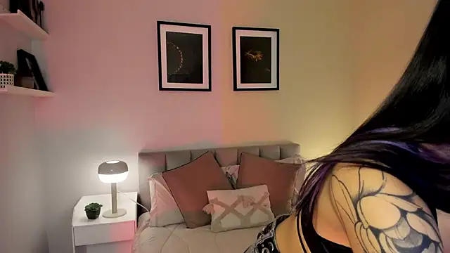 Snapshot of Violetta_Nur chatting on June 15, 2026, 6:54 pm Violetta Nur online show from June 15, 2026, 6:54 pm