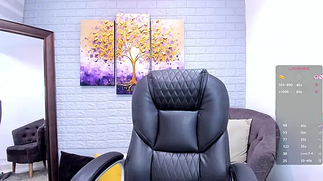 Snapshot of _LaraMom_ chatting on June 2, 2026, 7:38 pm LaraMom online show from June 2, 2026, 7:38 pm