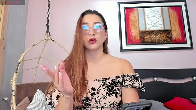 Snapshot of _LaraMom_ chatting on July 25, 2026, 12:47 pm LaraMom online show from July 25, 2026, 12:47 pm