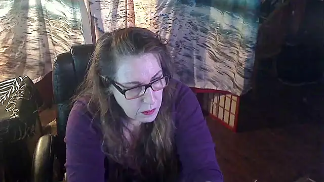 Snapshot of Ireallysquirt chatting on February 7, 2025, 11:34 pm Ireallysquirt online show from February 7, 2025, 11:34 pm