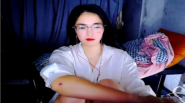 Snapshot of Floor_oo chatting on February 5, 2025, 8:57 pm Floor oo online show from February 5, 2025, 8:57 pm