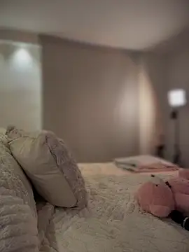 Snapshot of selenne_schmitt chatting on November 18, 2025, 9:30 pm selenne schmitt online show from November 18, 2025, 9:30 pm