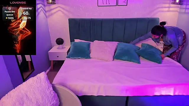 tiffani  love online show from February 27, 2025, 12:34 pm