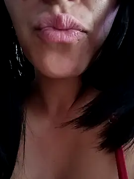 tiffani  love online show from October 9, 2025, 8:18 pm