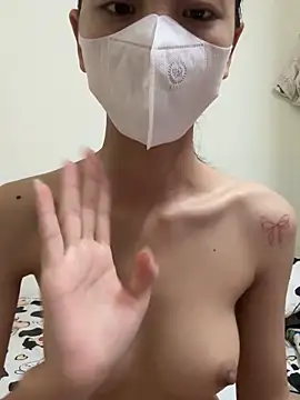 Snapshot of Lucy-Gold chatting on October 5, 2025, 1:53 pm Lucy-Gold online show from October 5, 2025, 1:53 pm