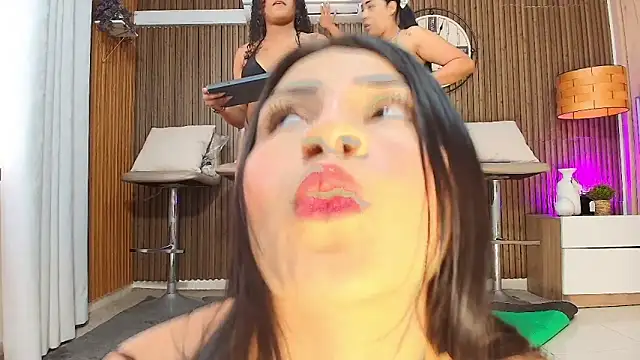 canelasquirt online show from February 25, 2026, 6:39 pm