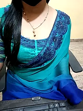 Snapshot of Nithya_05 chatting on October 28, 2025, 4:49 am Nithya 05 online show from October 28, 2025, 4:49 am