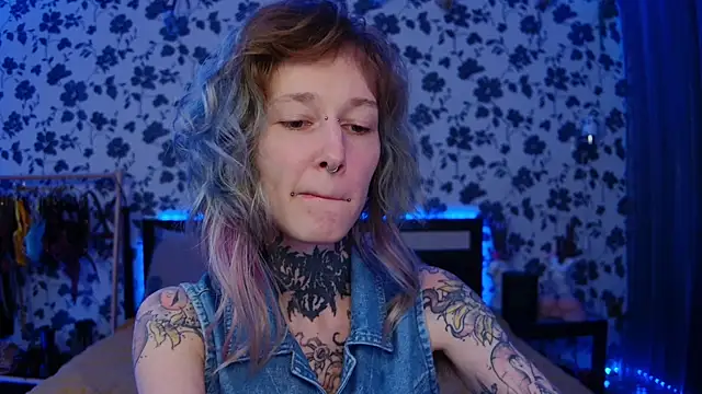 Littlespacemouse online show from October 8, 2025, 1:42 pm