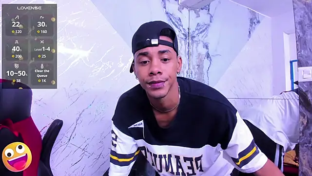 Snapshot of Hottwinkguys chatting on November 15, 2025, 5:05 am Hottwinkguys online show from November 15, 2025, 5:05 am