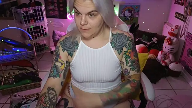 Snapshot of CherryBombBomb chatting on December 2, 2024, 5:37 am CherryBombBomb online show from December 2, 2024, 5:37 am