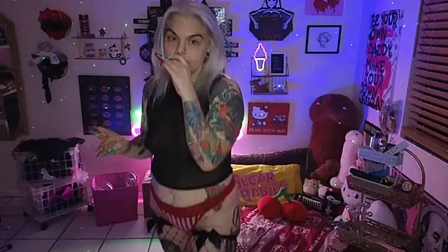 Snapshot of CherryBombBomb chatting on January 4, 2025, 6:30 am CherryBombBomb online show from January 4, 2025, 6:30 am