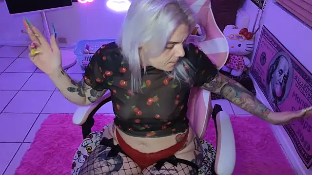 Snapshot of CherryBombBomb chatting on January 31, 2025, 5:51 am CherryBombBomb online show from January 31, 2025, 5:51 am