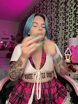 Snapshot of CherryBombBomb chatting on April 4, 2026, 12:31 am CherryBombBomb online show from April 4, 2026, 12:31 am