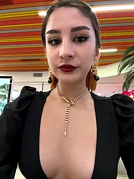 Snapshot of Mon_Cherry chatting on October 18, 2025, 1:30 am Mon Cherry online show from October 18, 2025, 1:30 am