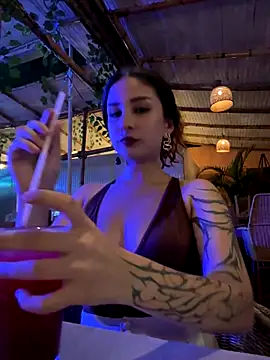 Snapshot of Mon_Cherry chatting on November 7, 2025, 1:05 am Mon Cherry online show from November 7, 2025, 1:05 am