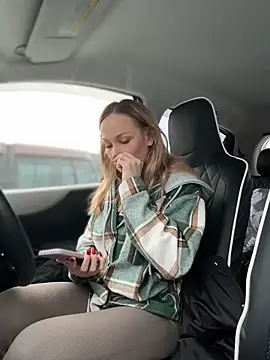 LavenderHot online show from December 15, 2025, 3:00 am