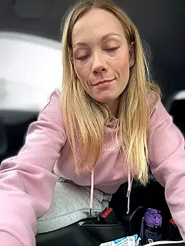 LavenderHot online show from May 11, 2026, 1:33 am