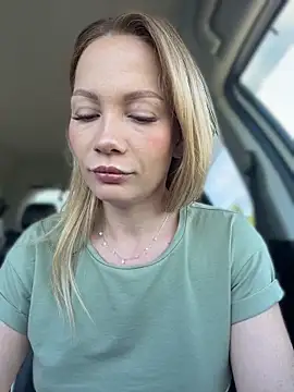 LavenderHot online show from May 25, 2026, 2:28 am
