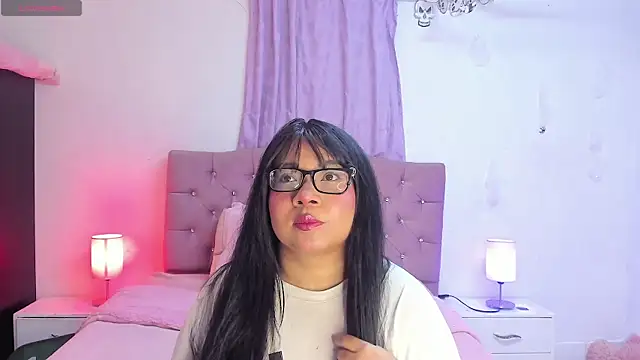 Latinabombsheell online show from October 7, 2025, 5:48 am