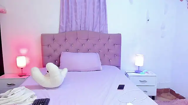 Latinabombsheell online show from November 11, 2025, 7:19 am