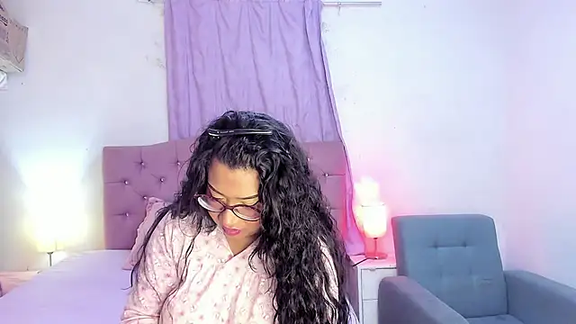 Latinabombsheell online show from April 28, 2026, 4:06 am