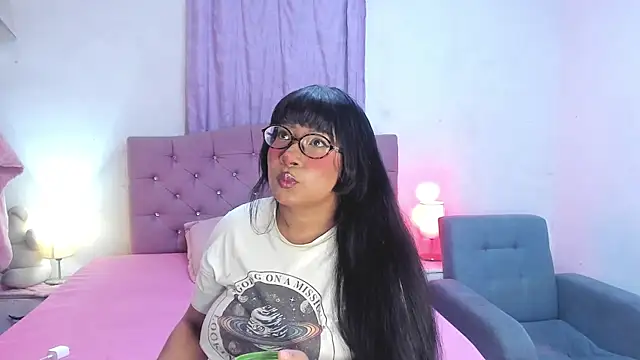 Latinabombsheell online show from June 3, 2026, 7:33 am