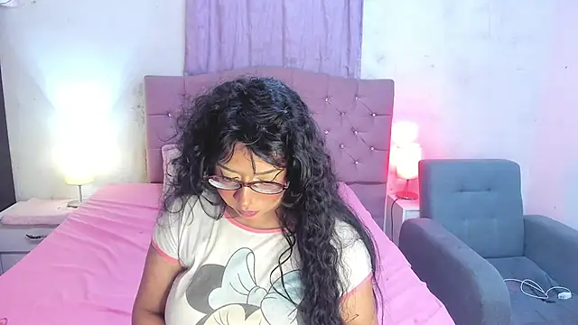 Latinabombsheell online show from June 11, 2026, 5:55 pm