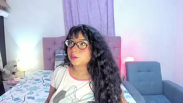 Latinabombsheell online show from June 30, 2026, 6:47 am