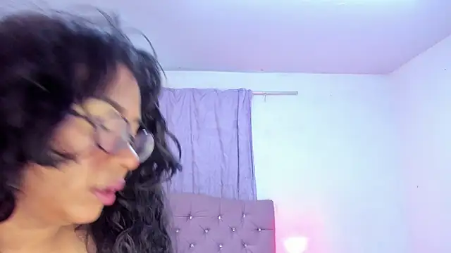 Latinabombsheell online show from July 1, 2026, 6:37 am