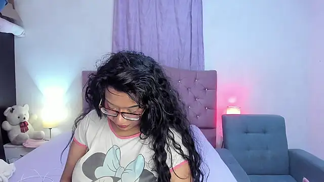 Latinabombsheell online show from July 18, 2026, 4:49 am