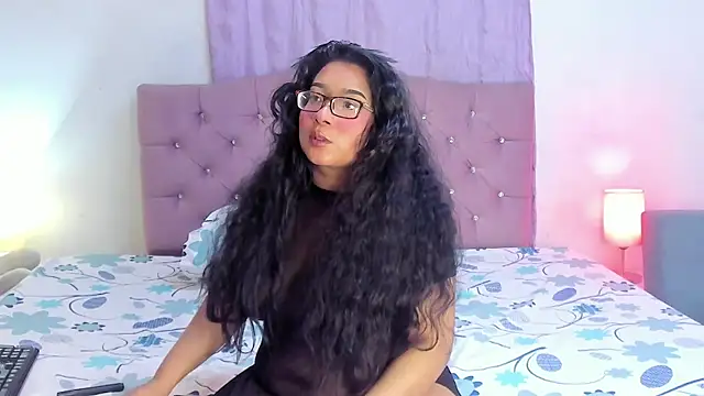 Latinabombsheell online show from July 26, 2026, 5:26 am